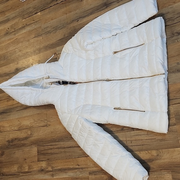 Jessica Simpson White Puffer Jacket with Quilted Texture - Picture 2 of 8